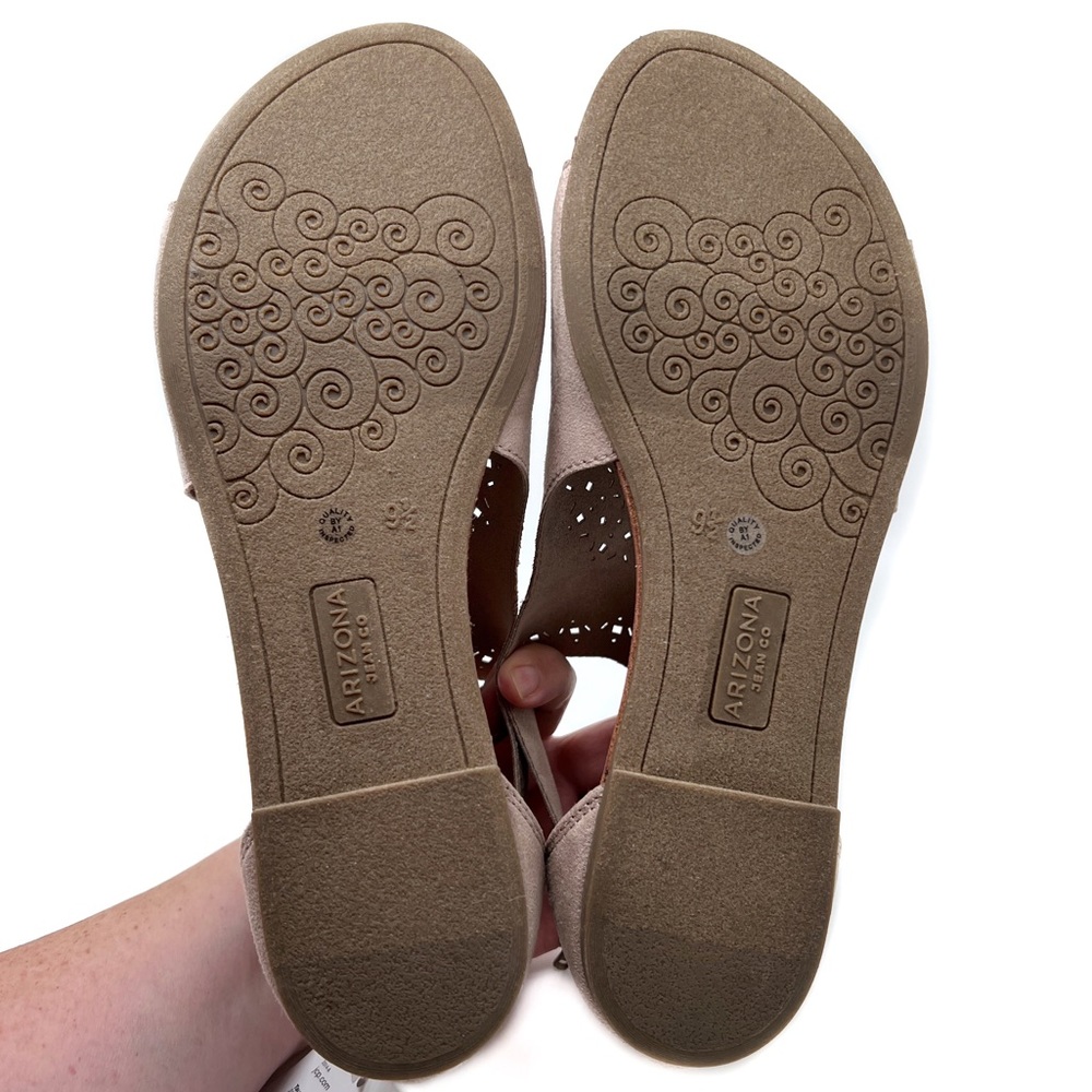 Arizona Jeans Tawny Sandal Faux Suede Cut Out Flats Taupe Size 9.5 - Picture 9 of 11